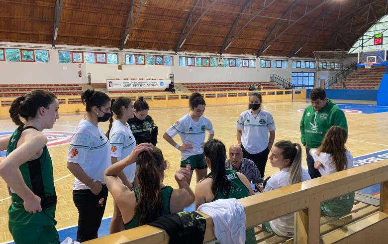 Las chicas del San Antonio durante un tiempo muerto. Foto: twitter @SanAntonioCc