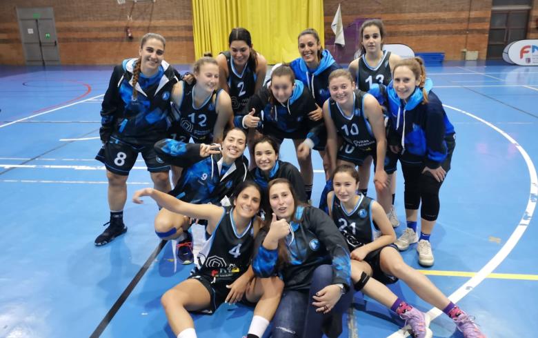 Las jugadoras de Civitas Pacensis BB tras su victoria. (Imagen vía twitter @BB_badajoz)