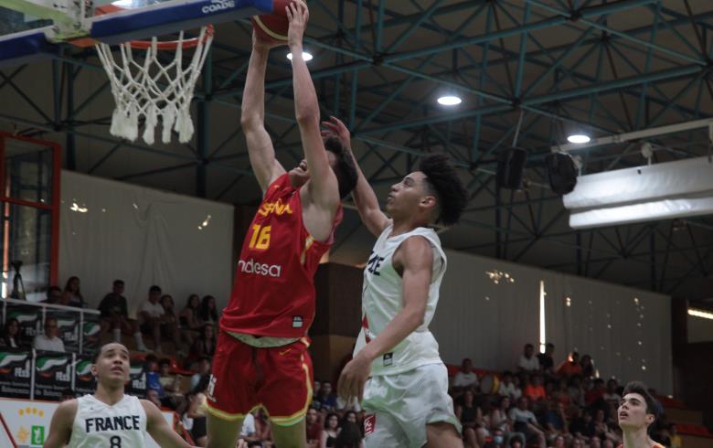 ESPAÑA U17 VENCE A FRANCIA EN UN GRAN PARTIDO