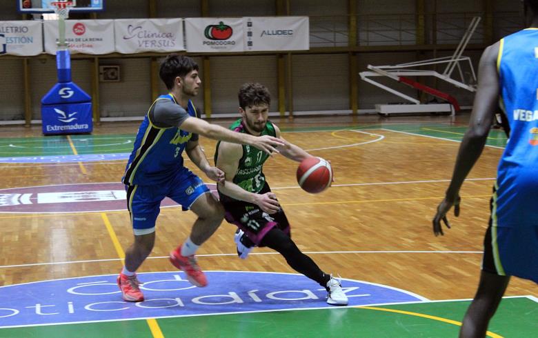 Álex Pérez, de CB Plasencia, que tuvo que ser atendido y por fortuna ya se ha recuperado. Ánimo!!