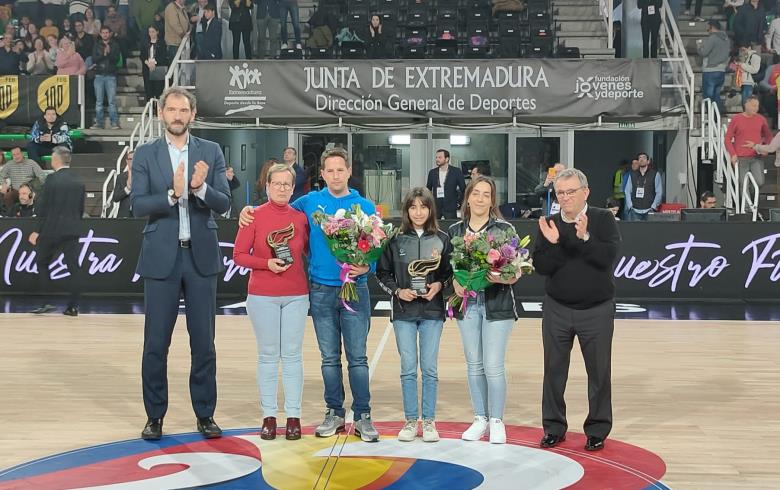 Cáceres disfrutó de una fiesta del baloncesto en la que solo faltó la victoria