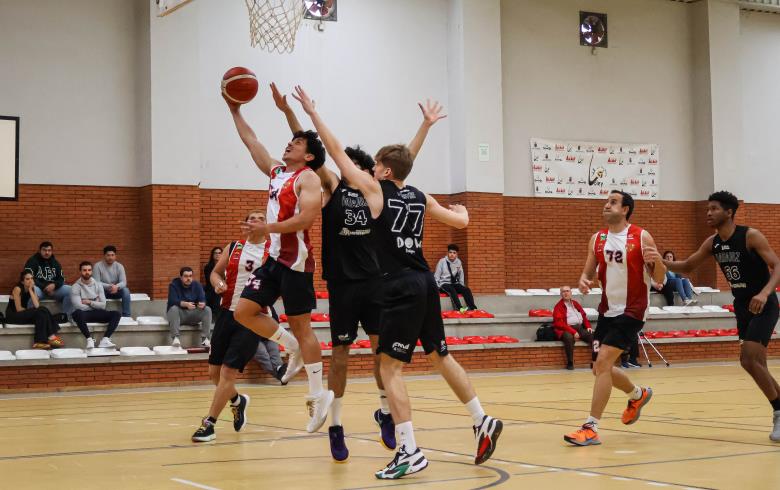 Imagen de un partido de la jornada 16 entre Siglo XXI y CBA Maristas (S. XXI)