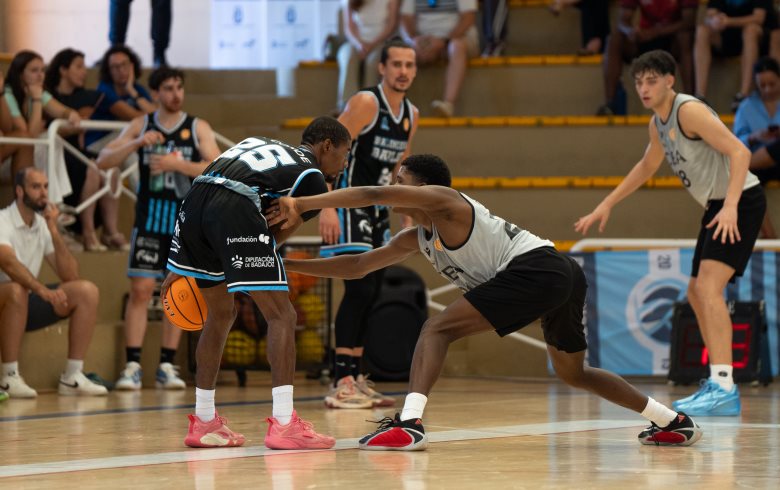 El Baloncesto Badajoz se impone al CBA Spain (90-71) y sella su billete a la semifinal de la Copa de Extremadura